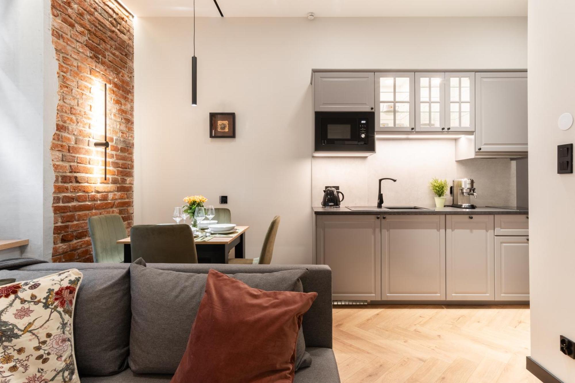 Charm & Comfort Renovated Gem In Old Town Sarego Apt B كراكوفيا المظهر الخارجي الصورة